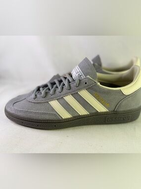adidas Handball Spezial Sneakers in Grey and Cream Men’s 7.5 Women’s 9 New